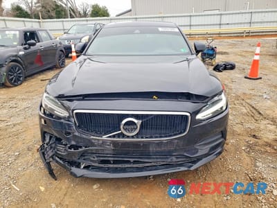 Piąte zdjęcie samochodu w środku: 2018 VOLVO S90 T5 MOMENTUM VIN:LVY982AK3JP017727 - miniatura