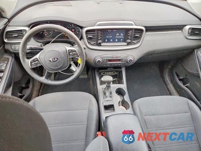 Zdjęcie 8 z 11 samochodu: 2019 KIA SORENTO LX V6 VIN:5XYPG4A51KG440320 - miniatura