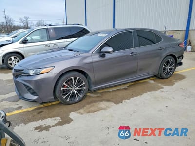 2018 TOYOTA CAMRY SE 4T1B11HK2JU141840 - główne zdjęcie licytacji z USA - miniatura