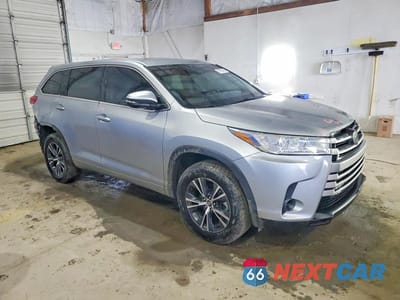 Czwarte zdjęcie samochodu z boku: 2017 TOYOTA HIGHLANDER LE VIN:5TDZARFH5HS024812 - miniatura