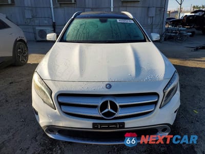 Piąte zdjęcie samochodu w środku: 2015 MERCEDES-BENZ GLA 250 VIN:WDCTG4EB9FJ151801 - miniatura