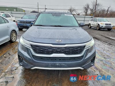 Piąte zdjęcie samochodu w środku: 2021 KIA SELTOS S VIN:KNDEUCAA9M7230619 - miniatura