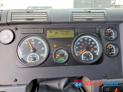 Zdjęcie 8 z 10 samochodu: 2017 FREIGHTLINER CASCADIA 125 VIN:3AKJGLDR0HSHT4786 - miniatura