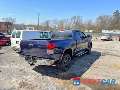 Czwarte zdjęcie samochodu z boku: 2007 TOYOTA TUNDRA SR5 VIN:5TFBV541X7X021188 - miniatura