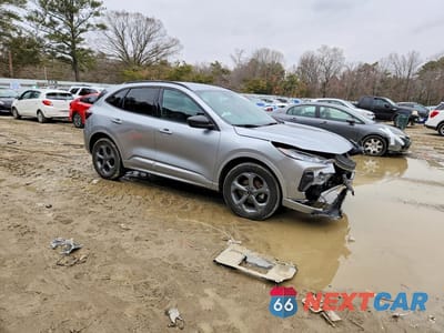 Czwarte zdjęcie samochodu z boku: 2023 FORD ESCAPE ST LINE VIN:1FMCU9MN1PUA63070 - miniatura