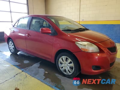 Czwarte zdjęcie samochodu z boku: 2010 TOYOTA YARIS BASE VIN:JTDBT4K3XA1373556 - miniatura