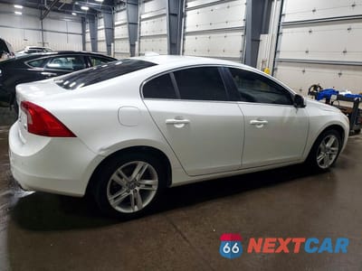 Trzecie zdjęcie samochodu z tyłu: 2014 VOLVO S60 T5 VIN:YV1612FS6E1287156 - miniatura