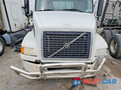 Zdjęcie 7 z 10 samochodu: 2006 VOLVO VN VNM VIN:4V4M19GFX6N439574 - miniatura