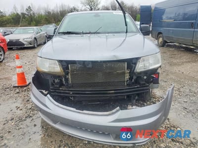 Piąte zdjęcie samochodu w środku: 2018 DODGE JOURNEY SE VIN:3C4PDCAB3JT524851 - miniatura