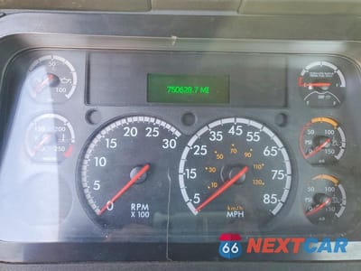 Zdjęcie 8 z 10 samochodu: 2016 FREIGHTLINER CASCADIA 125 SEMI TRUCK VIN:1FUBGEDV8GLHC5658 - miniatura
