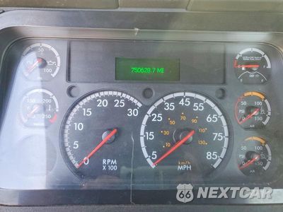 Zdjęcie 8 z 10 samochodu: 2016 FREIGHTLINER CASCADIA 125 SEMI TRUCK VIN:1FUBGEDV8GLHC5658 - miniatura