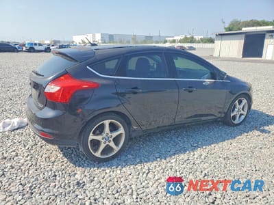 Trzecie zdjęcie samochodu z tyłu: 2013 FORD FOCUS TITANIUM VIN:1FADP3N24DL187309 - miniatura