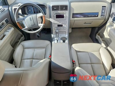 Zdjęcie 8 z 13 samochodu: 2007 LINCOLN TOWNHOUSE MKX VIN:2LMDU88C27BJ24945 - miniatura
