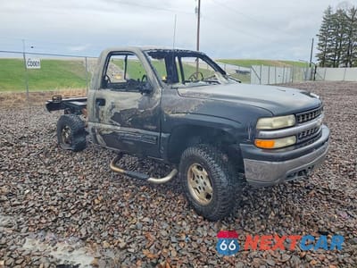 Czwarte zdjęcie samochodu z boku: 1999 CHEVROLET SILVERADO K1500 VIN:1GCEK14TXXE165139 - miniatura