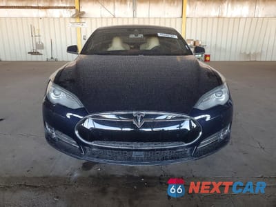 Piąte zdjęcie samochodu w środku: 2015 TESLA MODEL S P85D VIN:5YJSA4H49FF084026 - miniatura