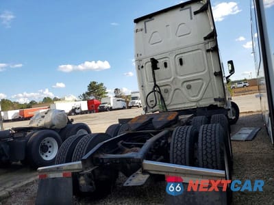Czwarte zdjęcie samochodu z boku: 2019 FREIGHTLINER CASCADIA 126 SEMI TRUCK VIN:3AKJHHDR7KSKR1504 - miniatura