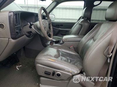 Zdjęcie 7 z 14 samochodu: 2004 GMC YUKON DENALI VIN:1GKEK63U54J135982 - miniatura