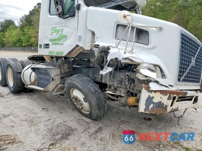 Zdjęcie 9 z 10 samochodu: 2010 VOLVO VNM SEMI TRUCK VIN:4V4MC9DF7AN281038 - miniatura