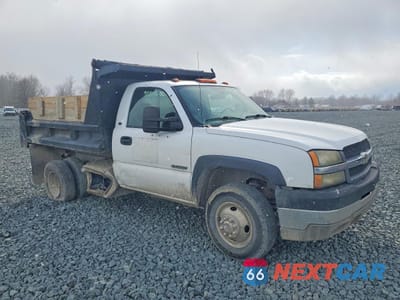 Czwarte zdjęcie samochodu z boku: 2004 CHEVROLET SILVERADO C3500 VIN:1GBJC34U24E235622 - miniatura