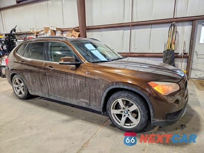 Czwarte zdjęcie samochodu z boku: 2014 BMW X1 XDRIVE28I VIN:WBAVL1C52EVR95138 - miniatura