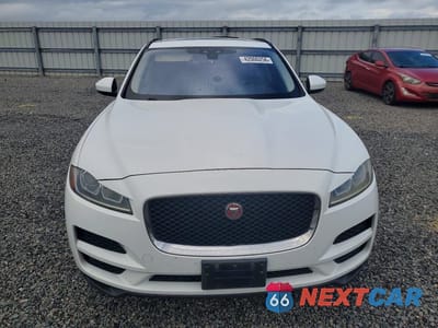 Piąte zdjęcie samochodu w środku: 2017 JAGUAR F-PACE PREMIUM VIN:SADCJ2BV6HA493854 - miniatura