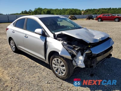 Czwarte zdjęcie samochodu z boku: 2018 HYUNDAI ACCENT SE VIN:3KPC24A30JE012939 - miniatura