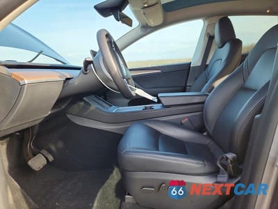 Zdjęcie 7 z 12 samochodu: 2025 TESLA MODEL Y VIN:7SAYGDEE8SF285001 - miniatura