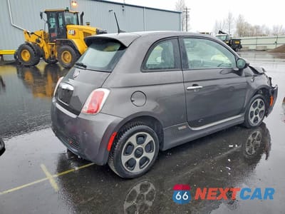 Trzecie zdjęcie samochodu z tyłu: 2016 FIAT 500 ELECTRIC VIN:3C3CFFGE9GT144602 - miniatura