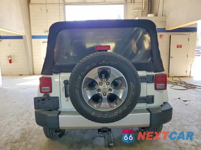 Zdjęcie 6 z 14 samochodu: 2017 JEEP WRANGLER UNLIMITED SAHARA VIN:1C4BJWEG5HL733833 - miniatura