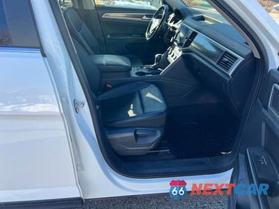 Piąte zdjęcie samochodu w środku: 2019 VOLKSWAGEN ATLAS SE VIN:1V2WR2CA6KC574585 - miniatura