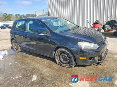 Czwarte zdjęcie samochodu z boku: 2013 VOLKSWAGEN GOLF VIN:WVWBB7AJ9DW028787 - miniatura