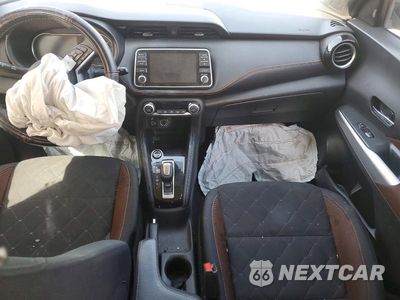 Zdjęcie 8 z 13 samochodu: 2020 NISSAN KICKS SR VIN:3N1CP5DV4LL516609 - miniatura