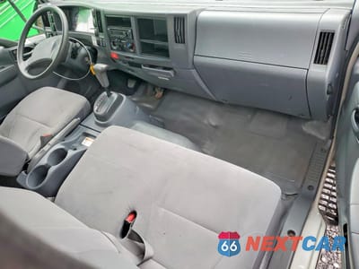 Zdjęcie 8 z 13 samochodu: 2020 ISUZU NPR HD BOX TRUCK VIN:54DC4W1B2LS801652 - miniatura