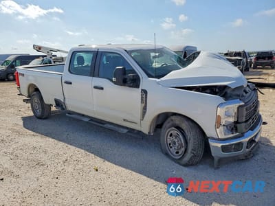 Czwarte zdjęcie samochodu z boku: 2024 FORD F250 SUPER DUTY VIN:1FT7W2BT2RED03331 - miniatura