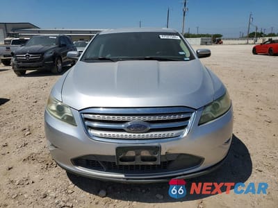 Piąte zdjęcie samochodu w środku: 2010 FORD TAURUS SHO VIN:1FAHP2KT5AG118075 - miniatura