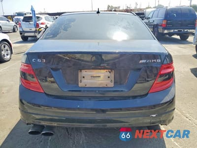 Zdjęcie 6 z 11 samochodu: 2009 MERCEDES-BENZ C 63 AMG VIN:WDDGF77X59F241724 - miniatura