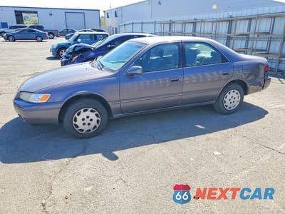 1999 TOYOTA CAMRY LE JT2BG22K0X0309517 - główne zdjęcie licytacji z USA - miniatura