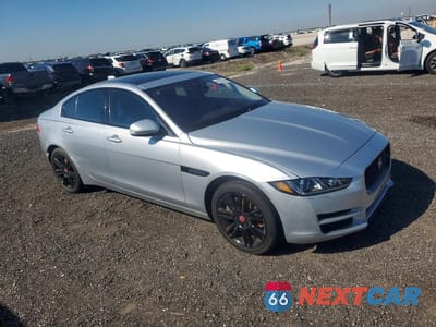 Czwarte zdjęcie samochodu z boku: 2019 JAGUAR XE PRESTIGE VIN:SAJAK4FX4KCP48585 - miniatura