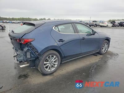 Trzecie zdjęcie samochodu z tyłu: 2026 MAZDA 3 VIN:JM1BPAJL9T1854373 - miniatura