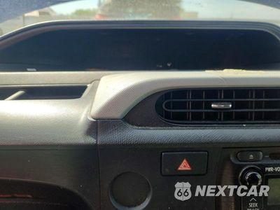 Zdjęcie 9 z 12 samochodu: 2012 TOYOTA PRIUS C TWO VIN:JTDKDTB35C1007661 - miniatura