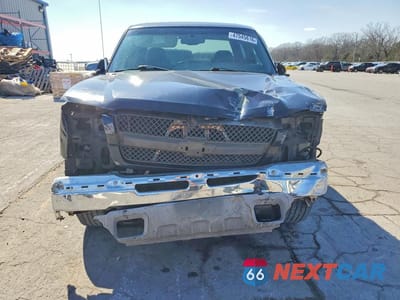 Piąte zdjęcie samochodu w środku: 2005 CHEVROLET SILVERADO K1500 VIN:2GCEK13T451203741 - miniatura