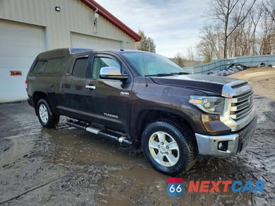 Czwarte zdjęcie samochodu z boku: 2019 TOYOTA TUNDRA LIMITED VIN:5TFBY5F12KX858126 - miniatura