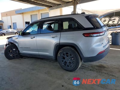 Drugie zdjęcie samochodu z przodu: 2025 JEEP GRAND CHEROKEE LAREDO VIN:1C4RJHAG0SC317616 - miniatura