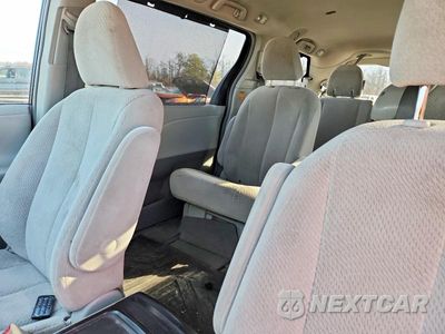 Zdjęcie 10 z 12 samochodu: 2013 TOYOTA SIENNA LE 8-PASSENGER VIN:5TDKK3DC8DS325815 - miniatura