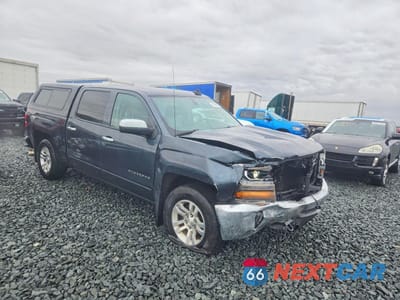 Czwarte zdjęcie samochodu z boku: 2018 CHEVROLET SILVERADO K1500 LT VIN:3GCUKREC3JG379768 - miniatura