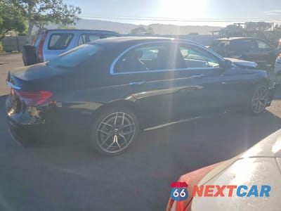 Trzecie zdjęcie samochodu z tyłu: 2021 MERCEDES-BENZ E 350 VIN:W1KZF8DB1MA873584 - miniatura