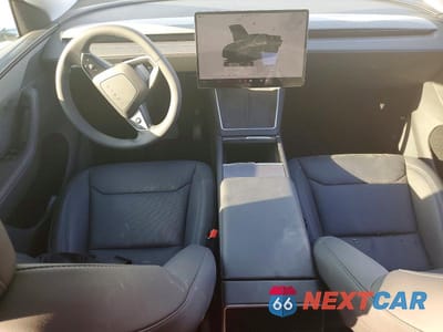 Zdjęcie 8 z 12 samochodu: 2026 TESLA MODEL Y VIN:7SAYGDEE6TA412391 - miniatura