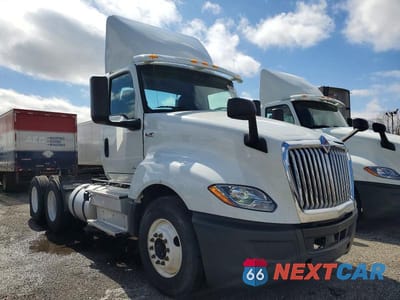2019 INTERNATIONAL LT625 3HCDZTZR1KL374250 - główne zdjęcie licytacji z USA - miniatura