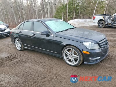 Czwarte zdjęcie samochodu z boku: 2014 MERCEDES-BENZ C 350 4MATIC VIN:WDDGF8JBXEA944729 - miniatura