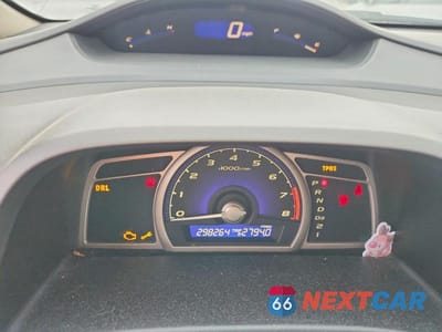 Zdjęcie 9 z 13 samochodu: 2009 HONDA CIVIC LX VIN:19XFA16539E048886 - miniatura